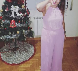 Mono lila de pata ancha