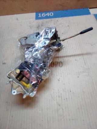 Cerradura puerta trasera derecha Mercedes  h_30070