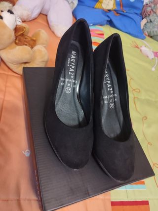 Zapatos de tacón negro tejido ante