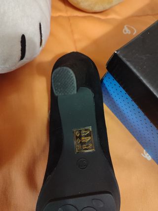 Zapatos de tacón negro tejido ante