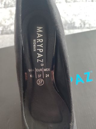 Zapatos de tacón negro tejido ante