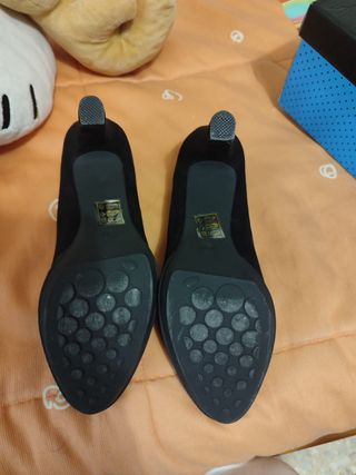 Zapatos de tacón negro tejido ante