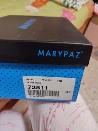 Zapatos de tacón negro tejido ante