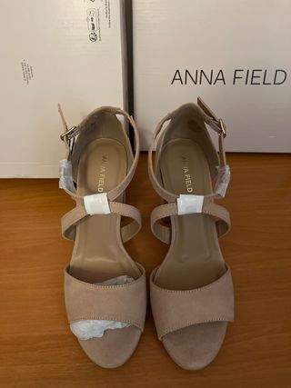 sandalias rosa maquillaje