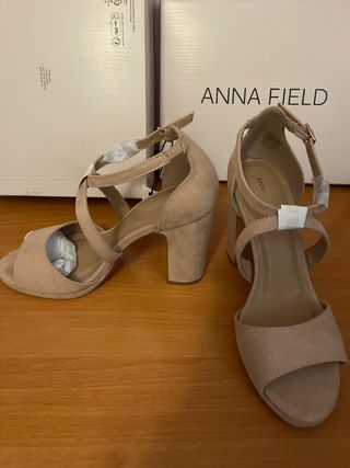 sandalias rosa maquillaje