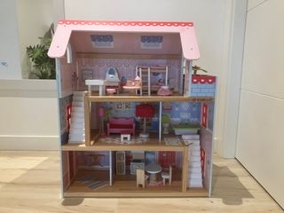 Casa de muñecas KidKraft con muebles y accesorios