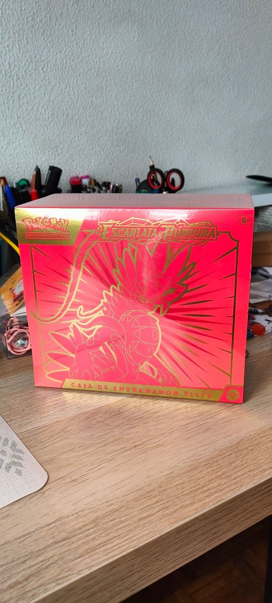 Escarlata y Púrpura ETB Koraidon Precintada