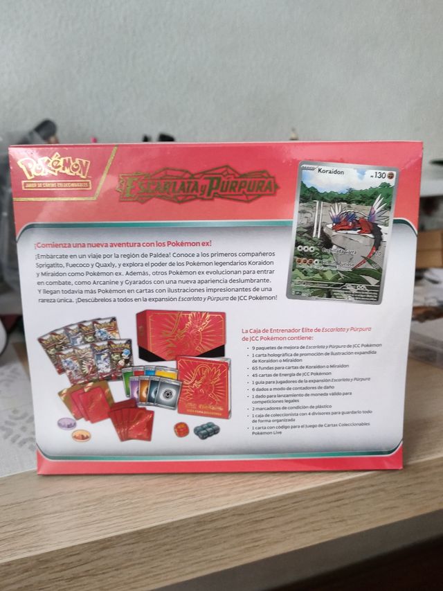 Escarlata y Púrpura ETB Koraidon Precintada