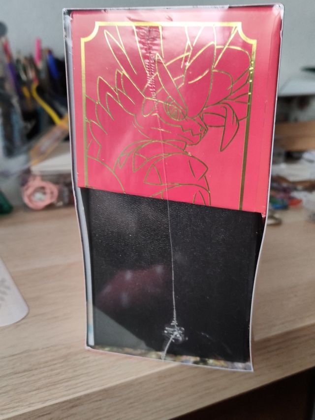 Escarlata y Púrpura ETB Koraidon Precintada