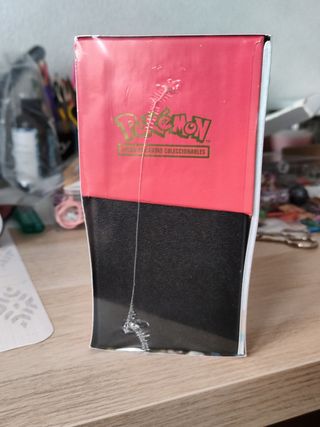 Escarlata y Púrpura ETB Koraidon Precintada