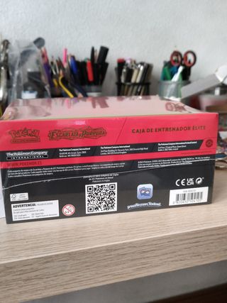 Escarlata y Púrpura ETB Koraidon Precintada