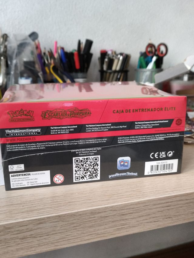 Escarlata y Púrpura ETB Koraidon Precintada