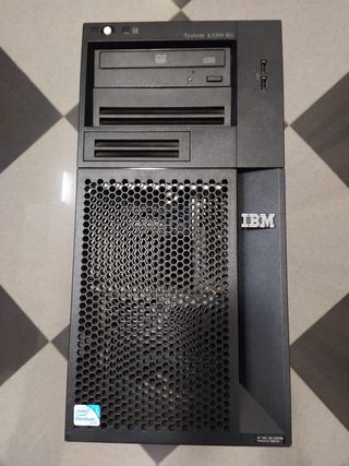 Servidor IBM, procesador, 4 discos duros, CD/DVD