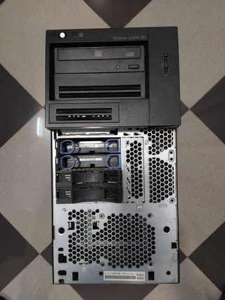 Servidor IBM, procesador, 4 discos duros, CD/DVD