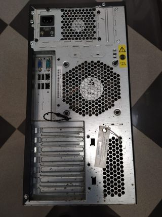 Servidor IBM, procesador, 4 discos duros, CD/DVD