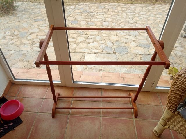 ￼ Bastidor de caoba rectangular con pie