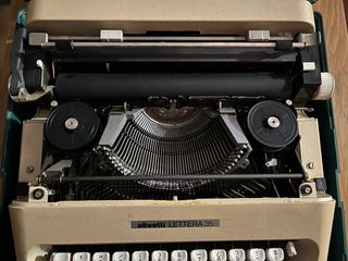 Máquina de escribir olivetti lettera 35