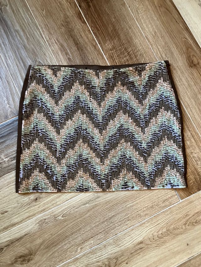 minigonna con motivo tribale e perline colorate xs