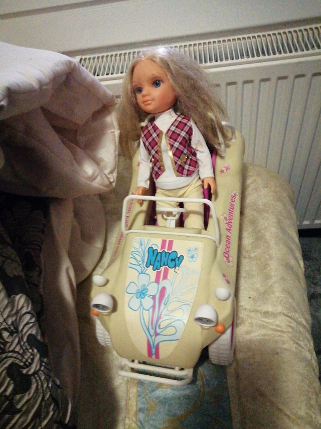 Coche Nancy y muñeca