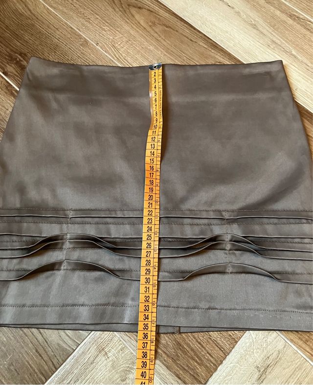 minigonna elegante con spacco dietro xs