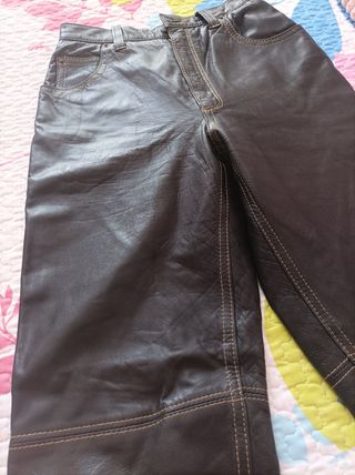 PANTALÓN DE CUERO