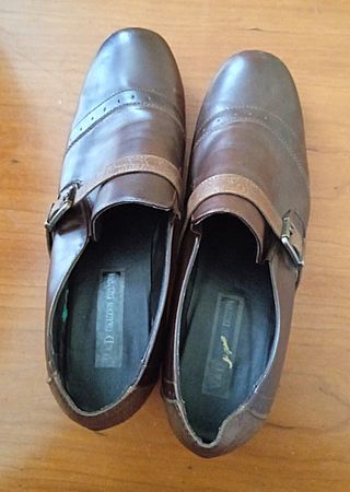 Botines marrones con hebilla y tacón