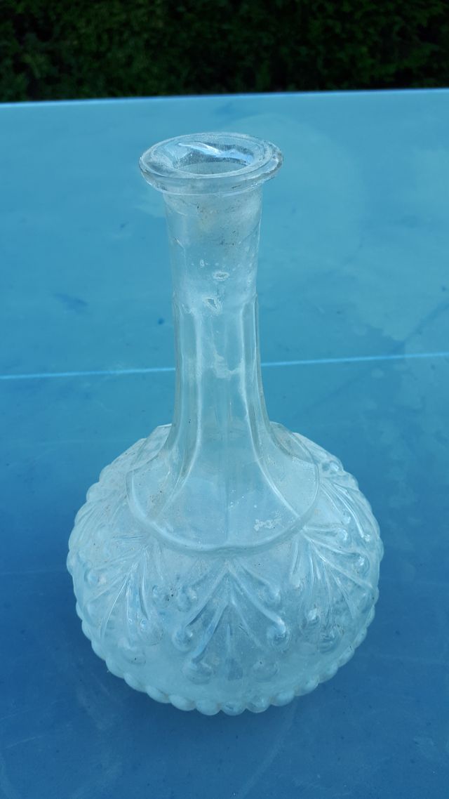 Azucareras y botella vidrio prensado