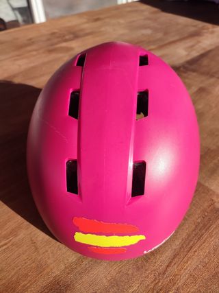 Casco y ropa de esquí 