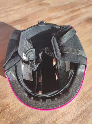 Casco y ropa de esquí 