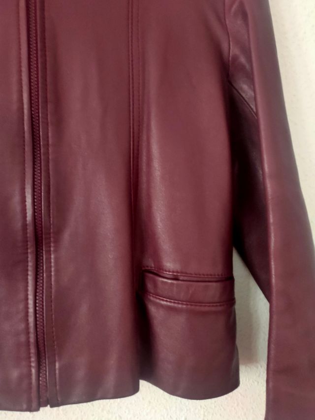 Cazadora de piel granate