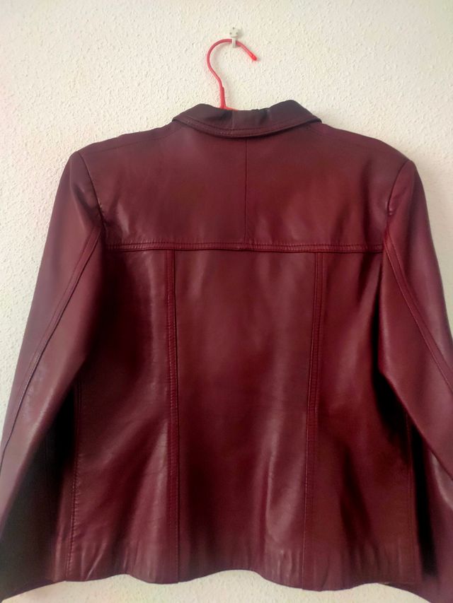 Cazadora de piel granate