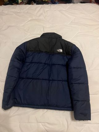 Chaqueta The North Face azul marino y negra