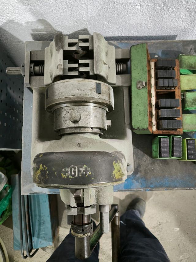 Maquina de roscar GF