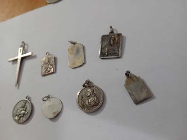 10 colgantes religiosos- baño plata
