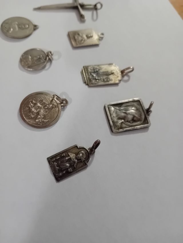 10 colgantes religiosos- baño plata