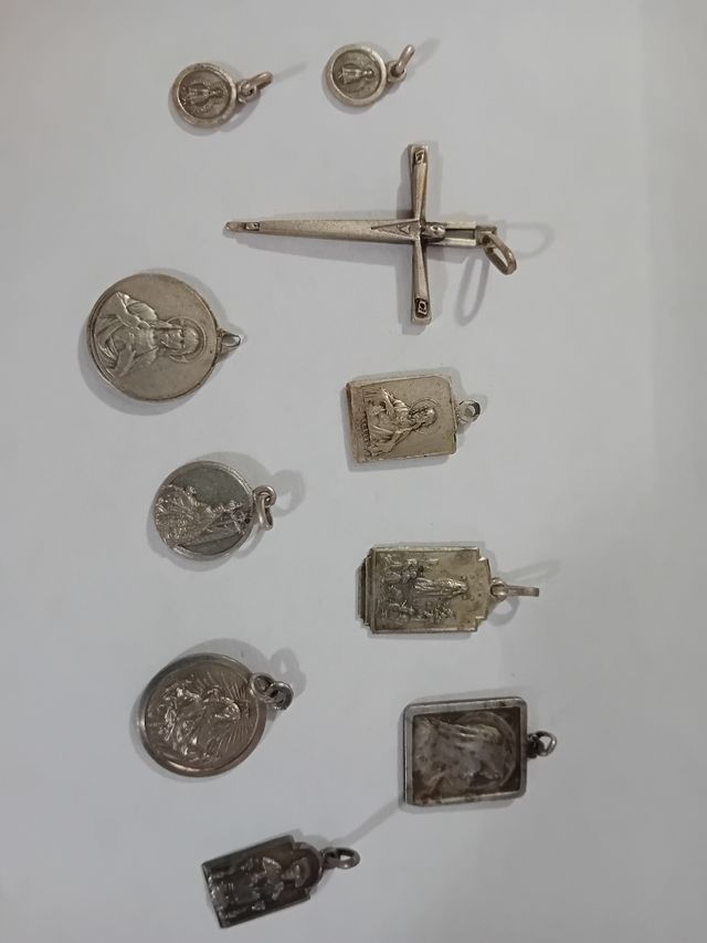 10 colgantes religiosos- baño plata