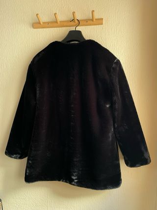 abrigo pelo negro - zara