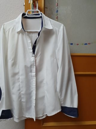 CAMiSA BLANCA T/40CON DETALLES EN AZUL M