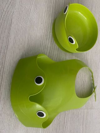 Juego de plato y babero de plastico