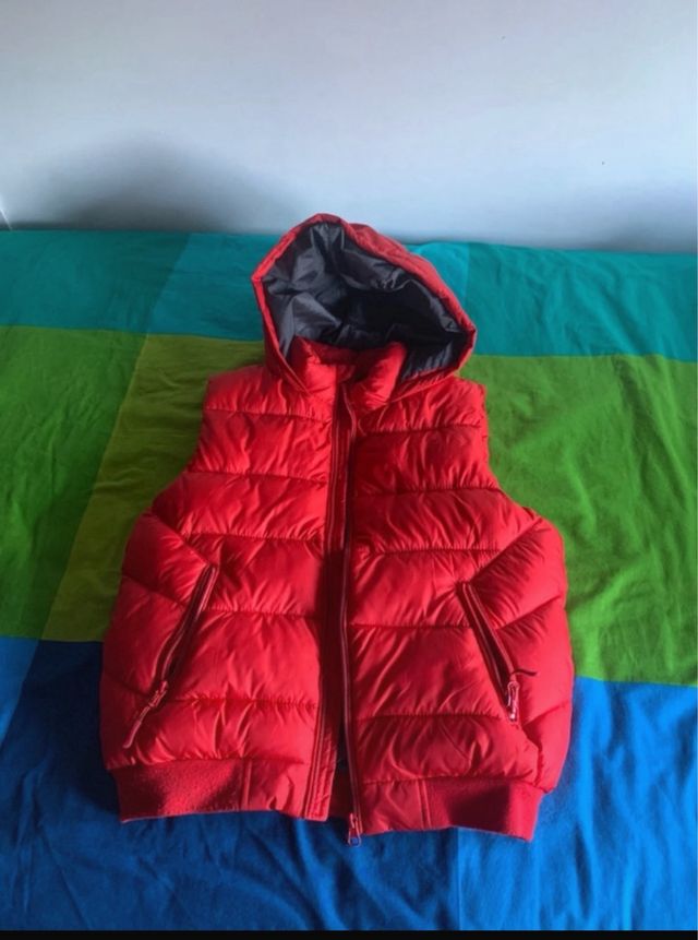 Chaleco Zara rojo niño. Talla 10. Muy nuevo