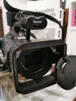 Cámara de video Panasonic AG-DVX100E