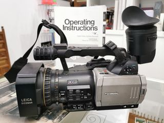 Cámara de video Panasonic AG-DVX100E