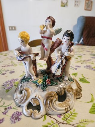 Porcellana.  Gruppo angioletti 