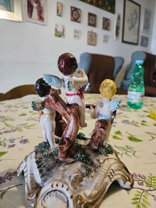 Porcellana.  Gruppo angioletti 
