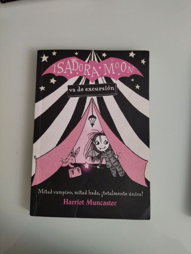 Isdora Moon va de excursión