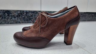 Zapatos de tacón marrones marca Camper