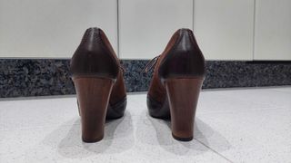 Zapatos de tacón marrones marca Camper