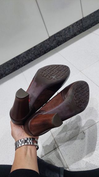 Zapatos de tacón marrones marca Camper