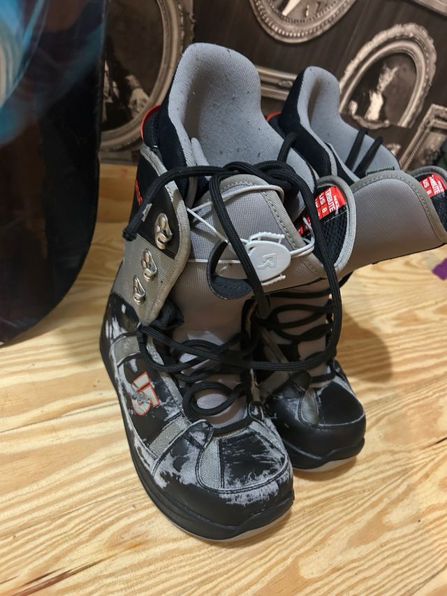 tabla de snow y botas