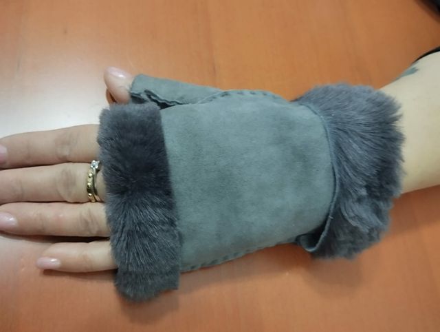 Guanto in montone shearling colore grigio scamosci